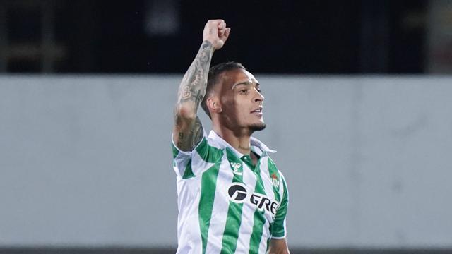 091791600_1746757929-Real_Betis_vs_Fiorentina-6