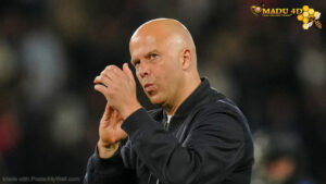 Arne Slot Tinggalkan Liverpool